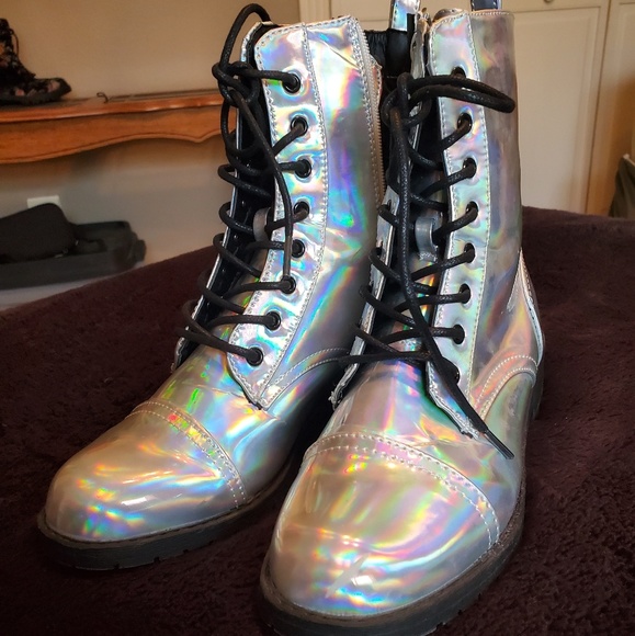 Wild Diva Hologram/Iridescent Boots - Picture 2 of 4